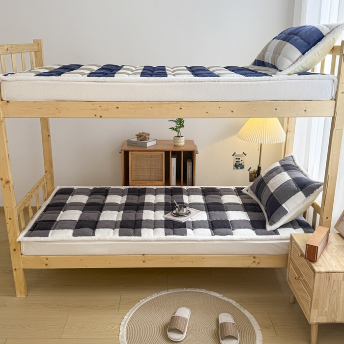 91家纺网 家纺一手货源 找家纺 迪梦思家纺 2025新款A类牛奶绒无印风格子床褥床护垫学生床垫--学生床图 平铺款-灰简格