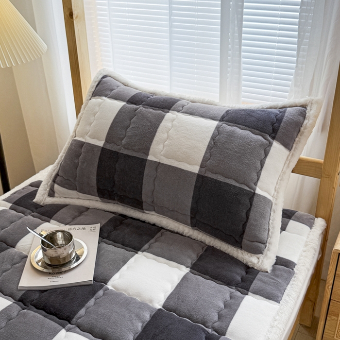 91家纺网 家纺一手货源 找家纺 迪梦思家纺 2025新款A类牛奶绒无印风格子床褥床护垫学生床垫--学生床图 平铺款-灰简格