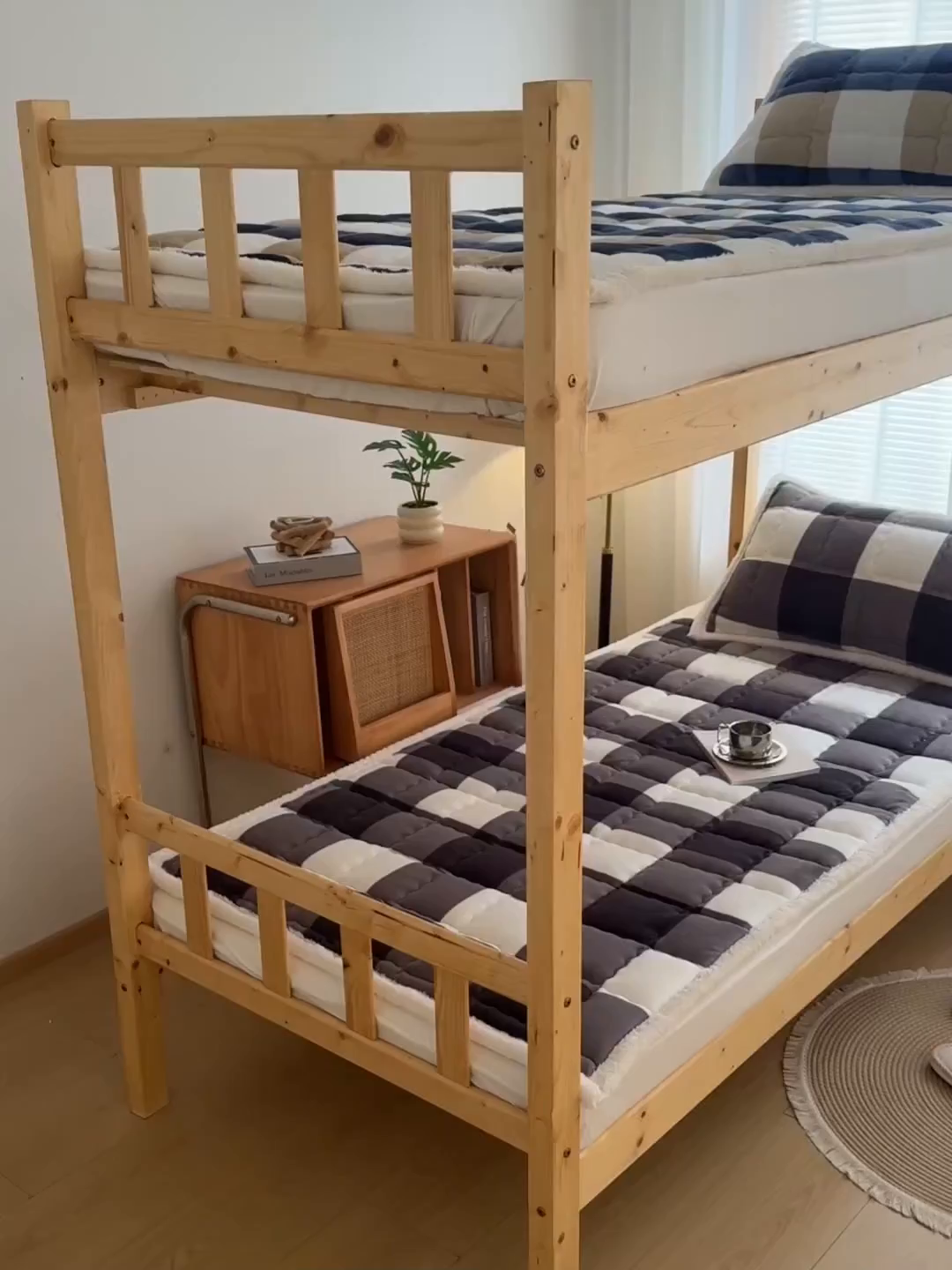 91家纺网 家纺一手货源 找家纺 迪梦思家纺 2025新款A类牛奶绒无印风格子床褥床护垫学生床垫--学生床图 平铺款-灰简格