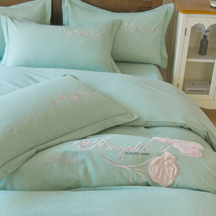 91家纺网 家纺一手货源 找家纺 U品汇 2025新品长绒棉加厚全棉纯棉磨毛立体刺绣花四件套生态磨毛加绒（玫瑰物语） 玫瑰物语-浅灰绿