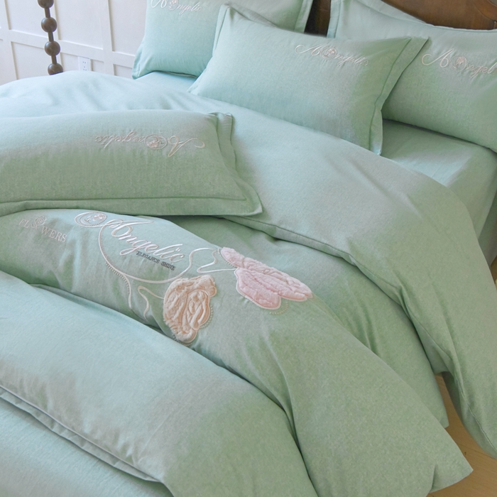 91家纺网 家纺一手货源 找家纺 U品汇 2025新品长绒棉加厚全棉纯棉磨毛立体刺绣花四件套生态磨毛加绒（玫瑰物语） 玫瑰物语-浅灰绿