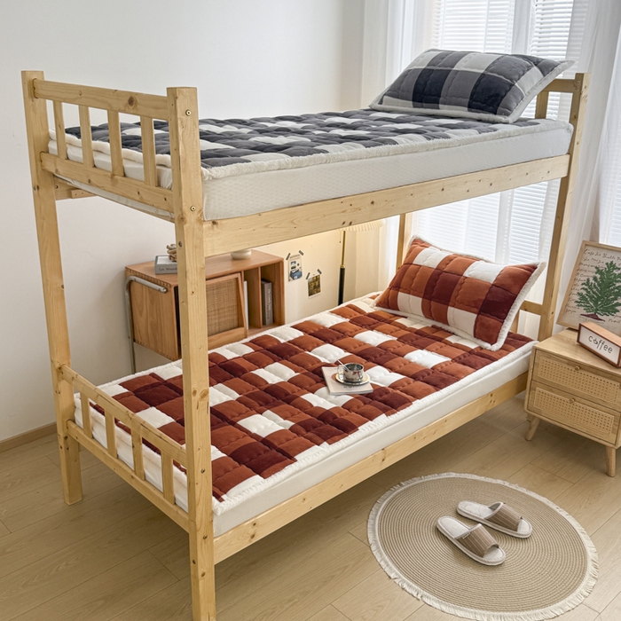 91家纺网 家纺一手货源 找家纺 迪梦思家纺 2025新款A类牛奶绒无印风格子床褥床护垫学生床垫--学生床图 平铺款-咖雅格