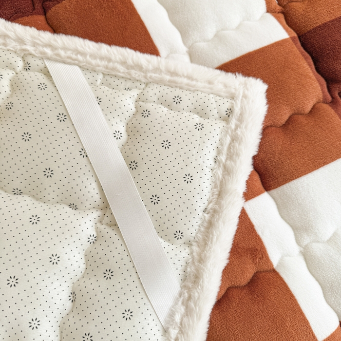 91家纺网 家纺一手货源 找家纺 迪梦思家纺 2025新款A类牛奶绒无印风格子床褥床护垫学生床垫--学生床图 平铺款-咖雅格