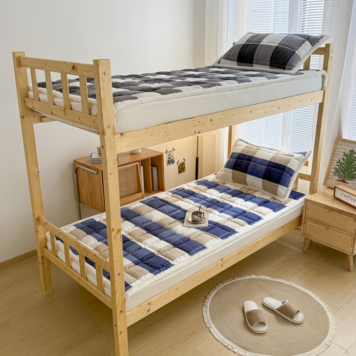 91家纺网 家纺一手货源 找家纺 迪梦思家纺 2025新款A类牛奶绒无印风格子床褥床护垫学生床垫--学生床图 平铺款-蓝简格