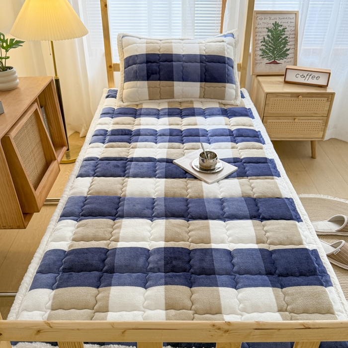 91家纺网 家纺一手货源 找家纺 迪梦思家纺 2025新款A类牛奶绒无印风格子床褥床护垫学生床垫--学生床图 平铺款-蓝简格