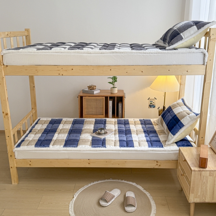 91家纺网 家纺一手货源 找家纺 迪梦思家纺 2025新款A类牛奶绒无印风格子床褥床护垫学生床垫--学生床图 平铺款-蓝简格