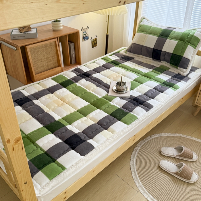 迪梦思家纺 2025新款A类牛奶绒无印风格子床褥床护垫学生床垫--学生床图 平铺款-森系格