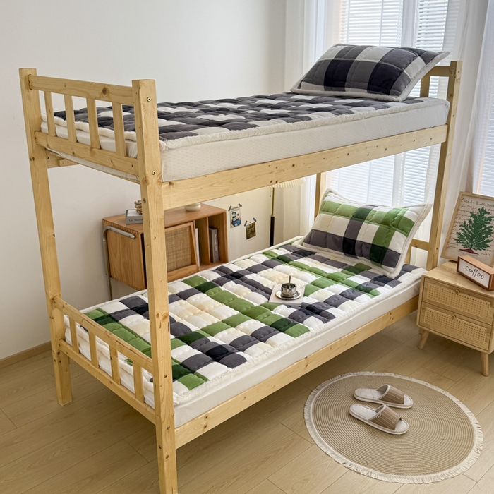 91家纺网 家纺一手货源 找家纺 迪梦思家纺 2025新款A类牛奶绒无印风格子床褥床护垫学生床垫--学生床图 平铺款-森系格