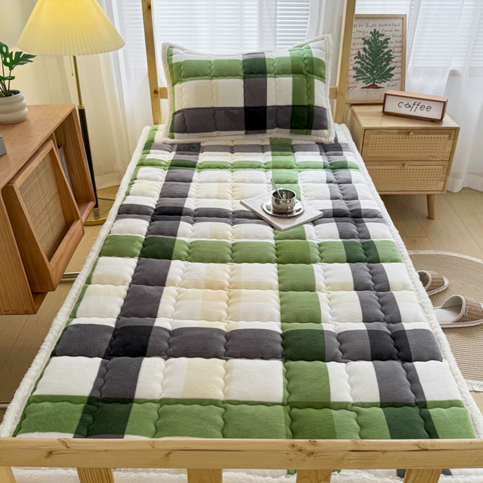 91家纺网 家纺一手货源 找家纺 迪梦思家纺 2025新款A类牛奶绒无印风格子床褥床护垫学生床垫--学生床图 平铺款-森系格