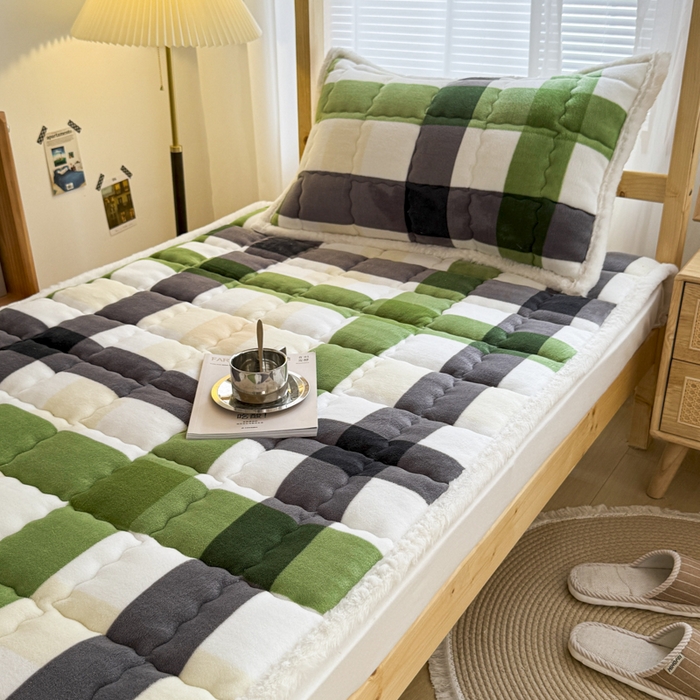 91家纺网 家纺一手货源 找家纺 迪梦思家纺 2025新款A类牛奶绒无印风格子床褥床护垫学生床垫--学生床图 平铺款-森系格