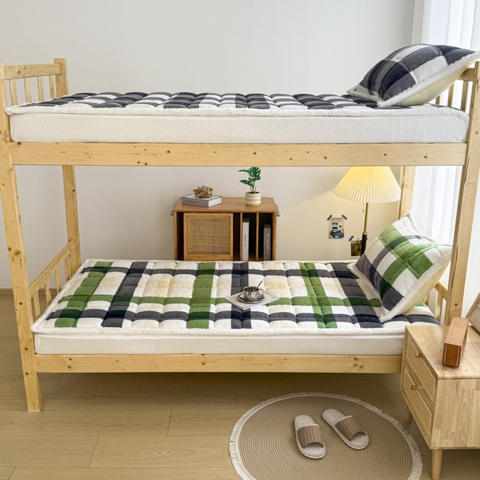 91家纺网 家纺一手货源 找家纺 迪梦思家纺 2025新款A类牛奶绒无印风格子床褥床护垫学生床垫--学生床图 平铺款-森系格