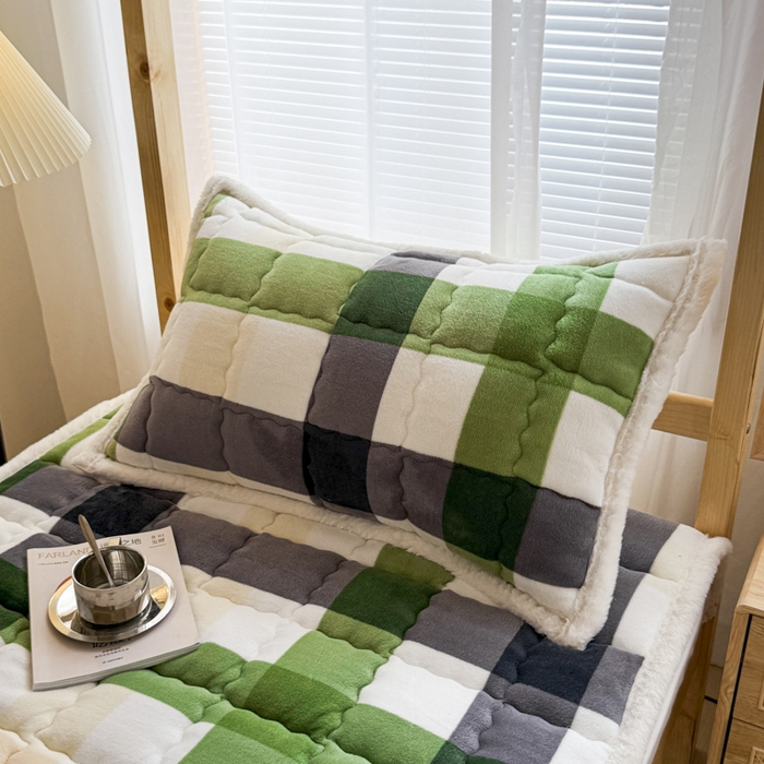 91家纺网 家纺一手货源 找家纺 迪梦思家纺 2025新款A类牛奶绒无印风格子床褥床护垫学生床垫--学生床图 平铺款-森系格