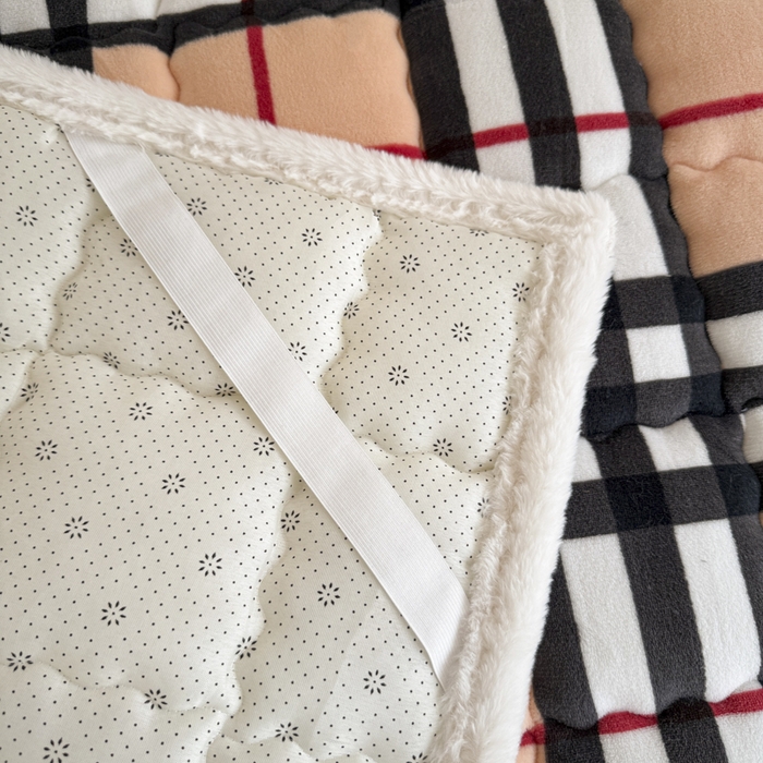 91家纺网 家纺一手货源 找家纺 迪梦思家纺 2025新款A类牛奶绒无印风格子床褥床护垫学生床垫--学生床图 平铺款-英伦格