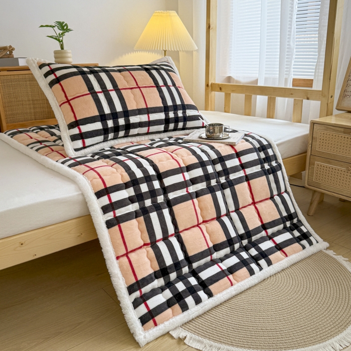 91家纺网 家纺一手货源 找家纺 迪梦思家纺 2025新款A类牛奶绒无印风格子床褥床护垫学生床垫--学生床图 平铺款-英伦格