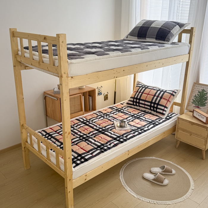 91家纺网 家纺一手货源 找家纺 迪梦思家纺 2025新款A类牛奶绒无印风格子床褥床护垫学生床垫--学生床图 平铺款-英伦格