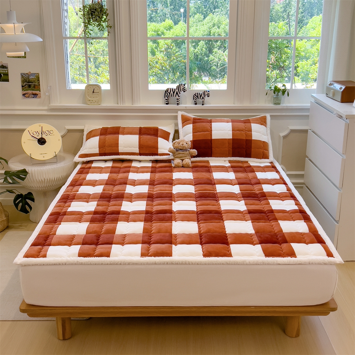 91家纺网 家纺一手货源 找家纺 （总）迪梦思家纺 2025新款A类牛奶绒无印风格子床褥床护垫学生床垫--大床图