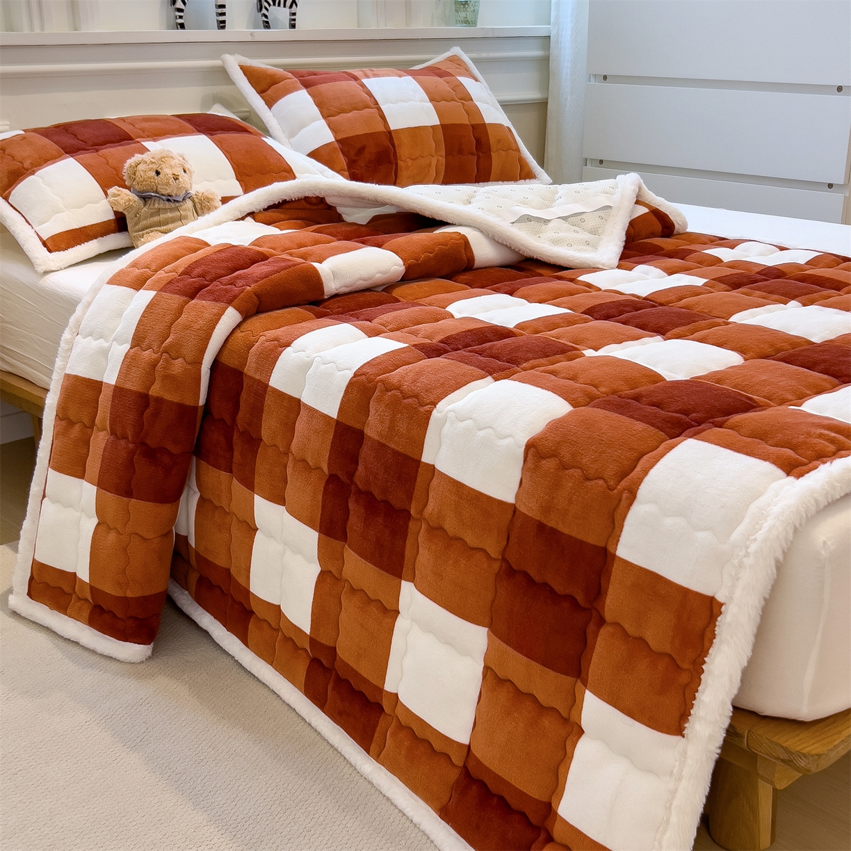 91家纺网 家纺一手货源 找家纺 迪梦思家纺 2025新款A类牛奶绒无印风格子床褥床护垫学生床垫--大床图 平铺款-咖雅格