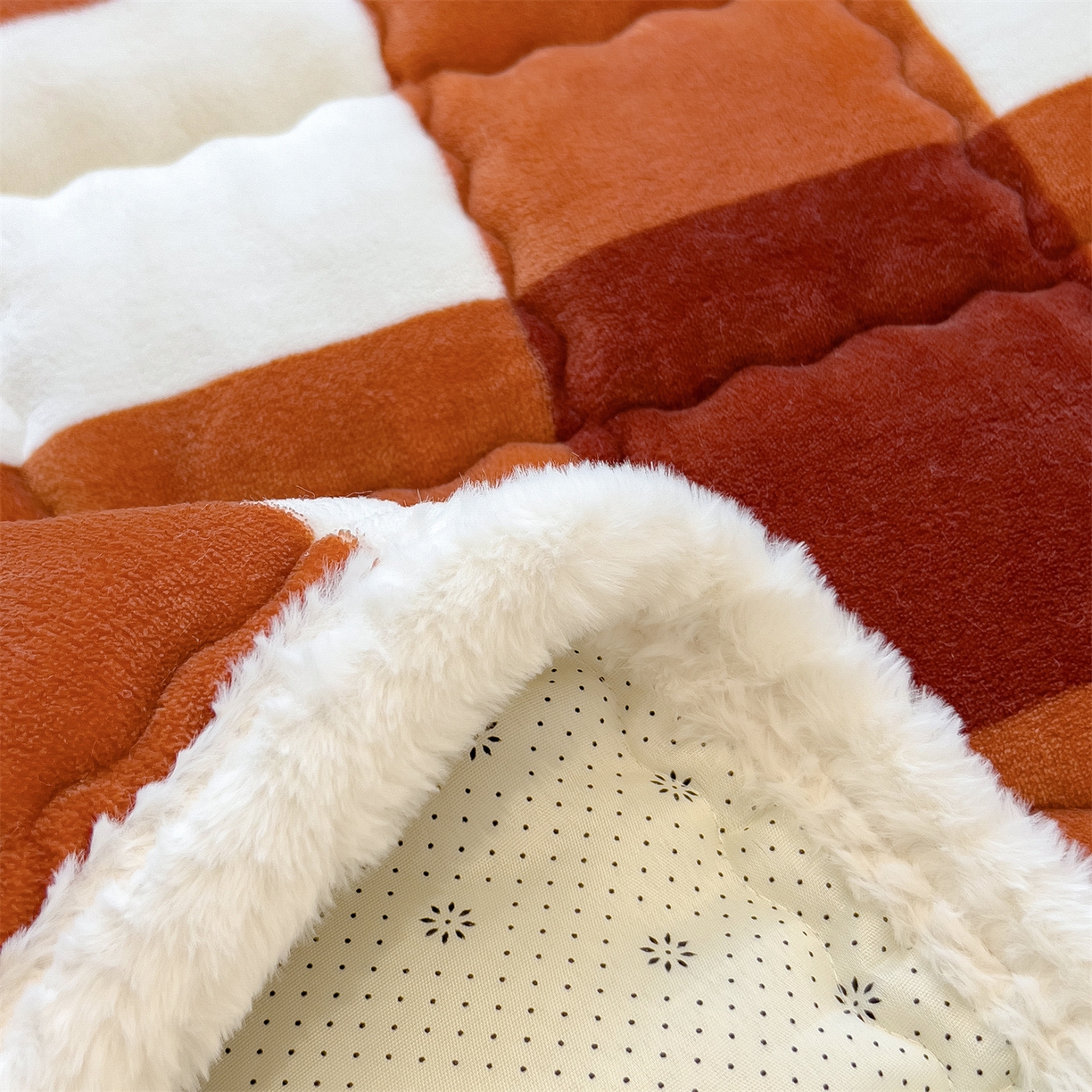 91家纺网 家纺一手货源 找家纺 迪梦思家纺 2025新款A类牛奶绒无印风格子床褥床护垫学生床垫--大床图 平铺款-咖雅格