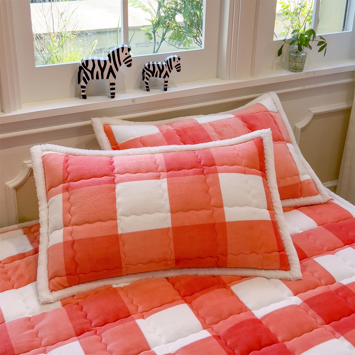 91家纺网 家纺一手货源 找家纺 迪梦思家纺 2025新款A类牛奶绒无印风格子床褥床护垫学生床垫--大床图 平铺款-粉大格