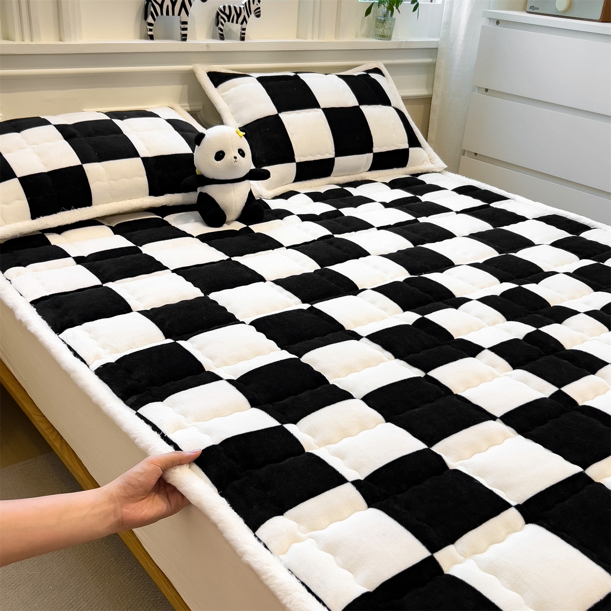 91家纺网 家纺一手货源 找家纺 迪梦思家纺 2025新款A类牛奶绒无印风格子床褥床护垫学生床垫--大床图 平铺款-钢琴格