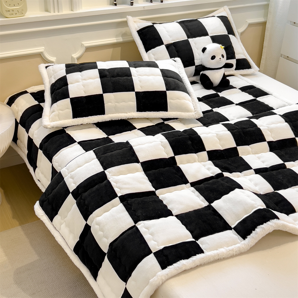 91家纺网 家纺一手货源 找家纺 迪梦思家纺 2025新款A类牛奶绒无印风格子床褥床护垫学生床垫--大床图 平铺款-钢琴格