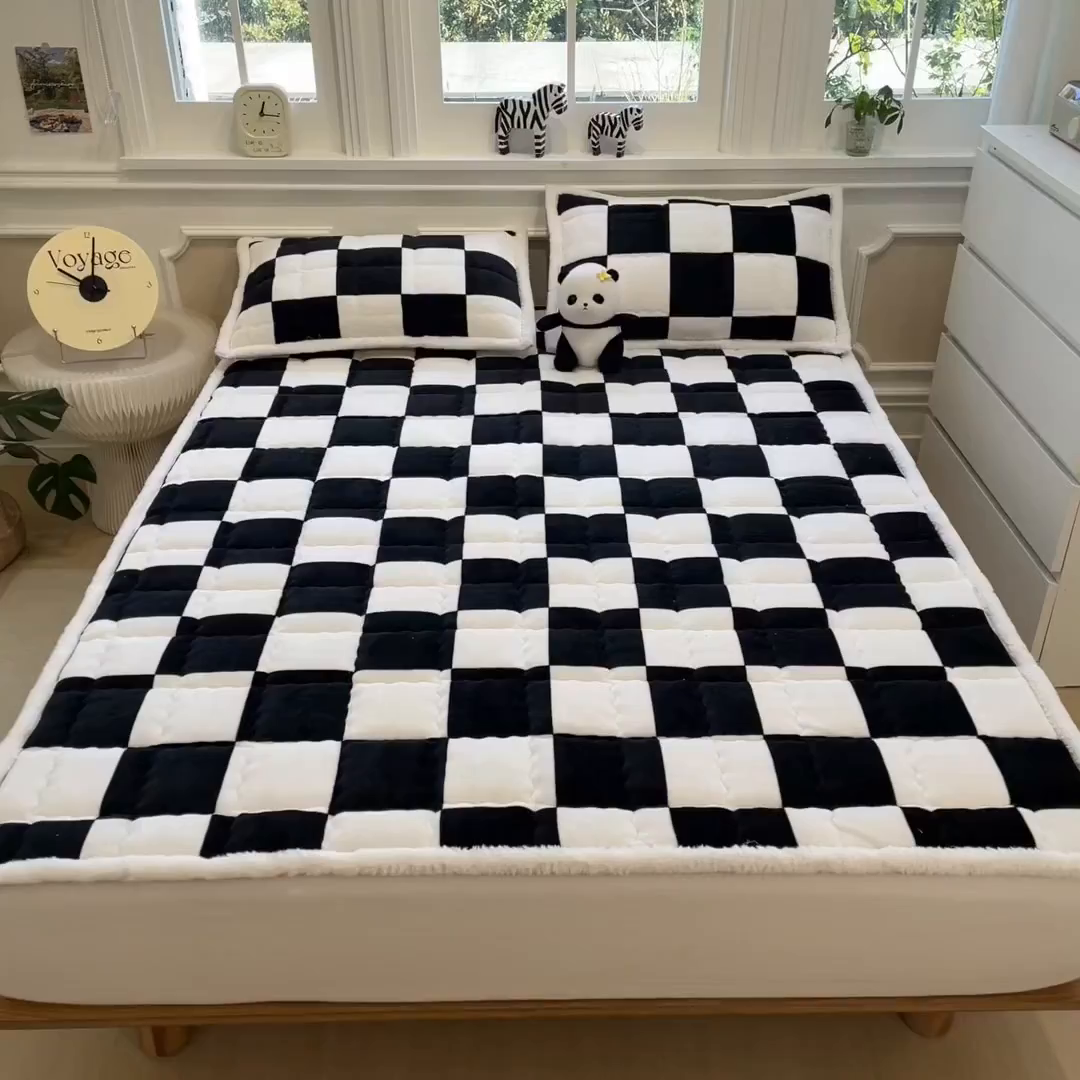 91家纺网 家纺一手货源 找家纺 迪梦思家纺 2025新款A类牛奶绒无印风格子床褥床护垫学生床垫--大床图 平铺款-钢琴格
