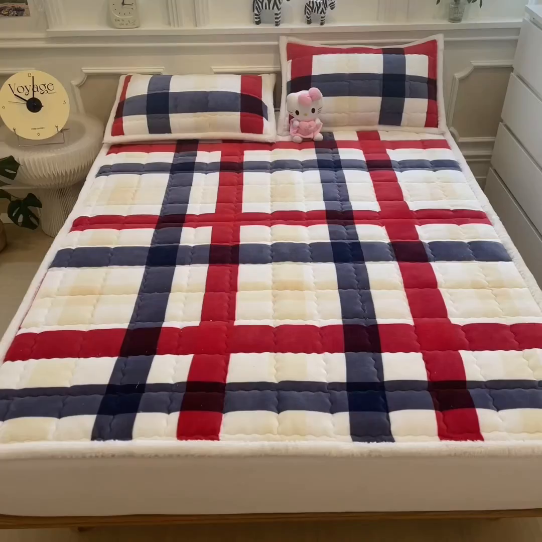 91家纺网 家纺一手货源 找家纺 迪梦思家纺 2025新款A类牛奶绒无印风格子床褥床护垫学生床垫--大床图 平铺款-红蓝格