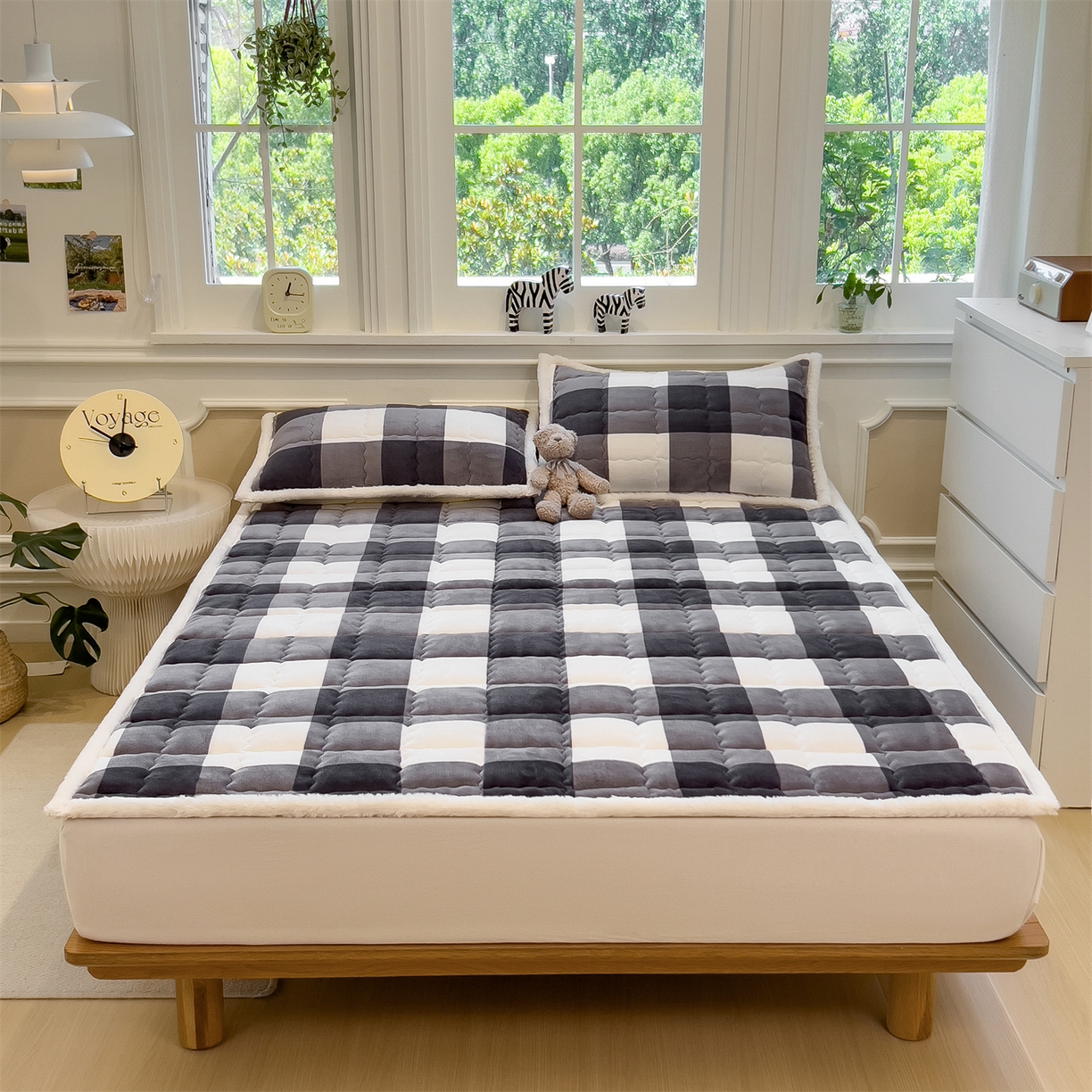 91家纺网 家纺一手货源 找家纺 迪梦思家纺 2025新款A类牛奶绒无印风格子床褥床护垫学生床垫--大床图 平铺款-灰简格