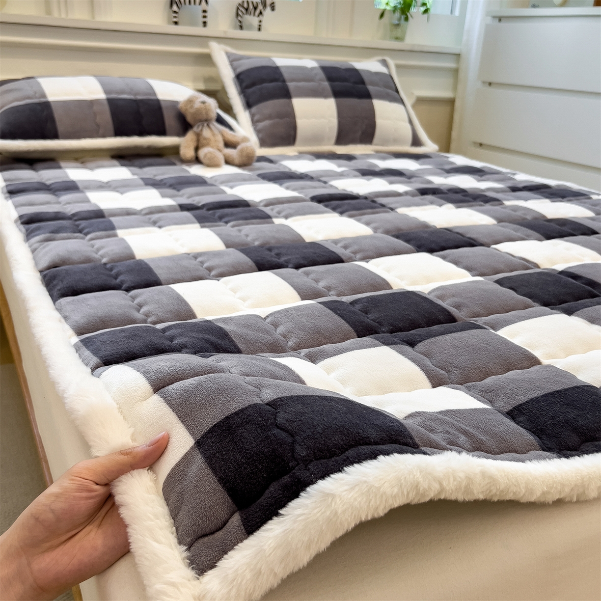 91家纺网 家纺一手货源 找家纺 迪梦思家纺 2025新款A类牛奶绒无印风格子床褥床护垫学生床垫--大床图 平铺款-灰简格