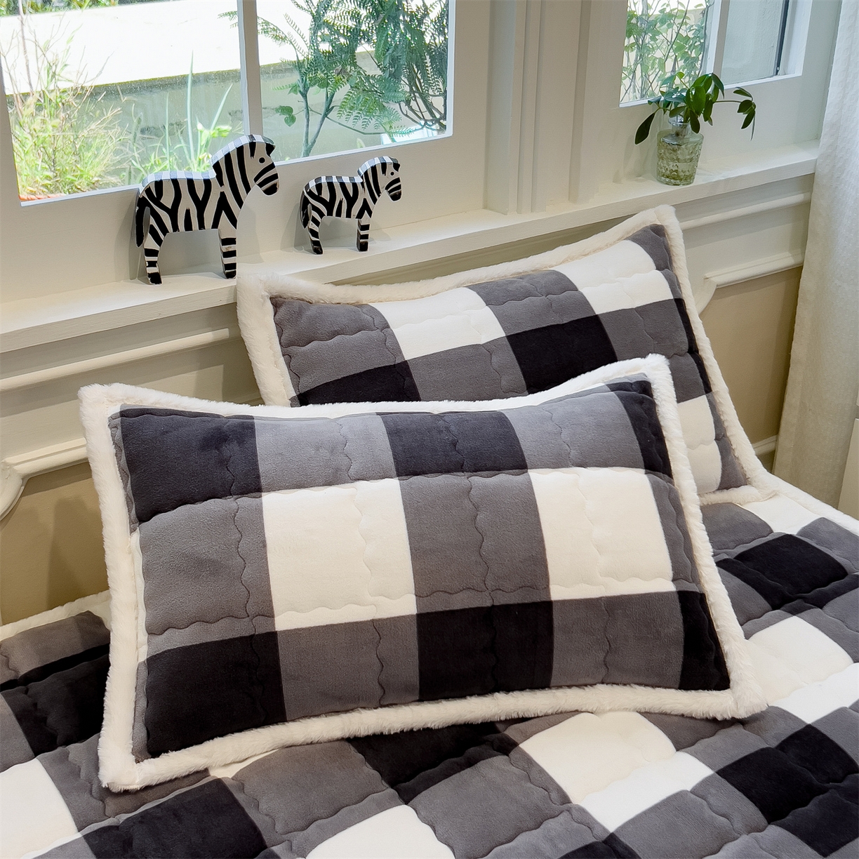 91家纺网 家纺一手货源 找家纺 迪梦思家纺 2025新款A类牛奶绒无印风格子床褥床护垫学生床垫--大床图 平铺款-灰简格