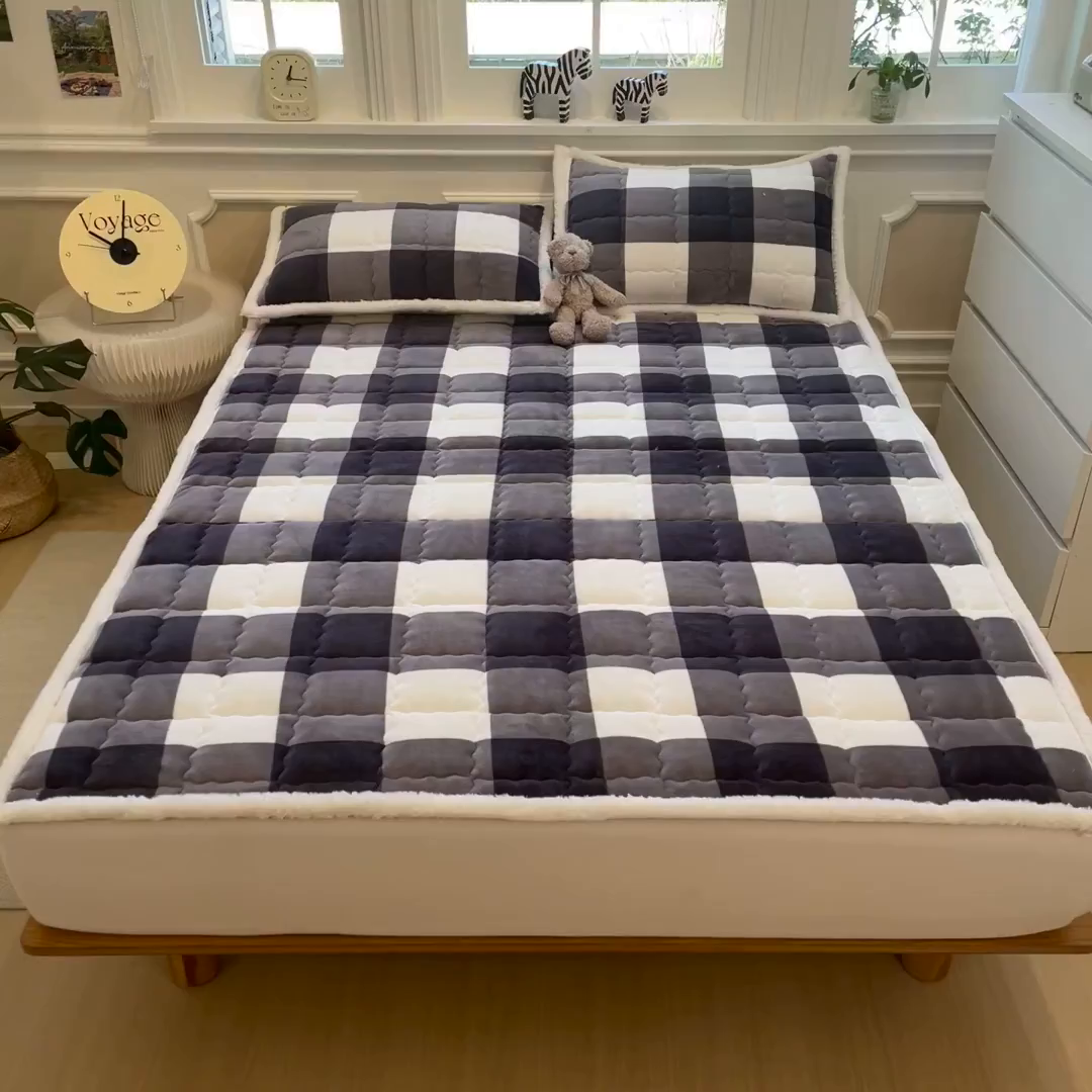 91家纺网 家纺一手货源 找家纺 迪梦思家纺 2025新款A类牛奶绒无印风格子床褥床护垫学生床垫--大床图 平铺款-灰简格