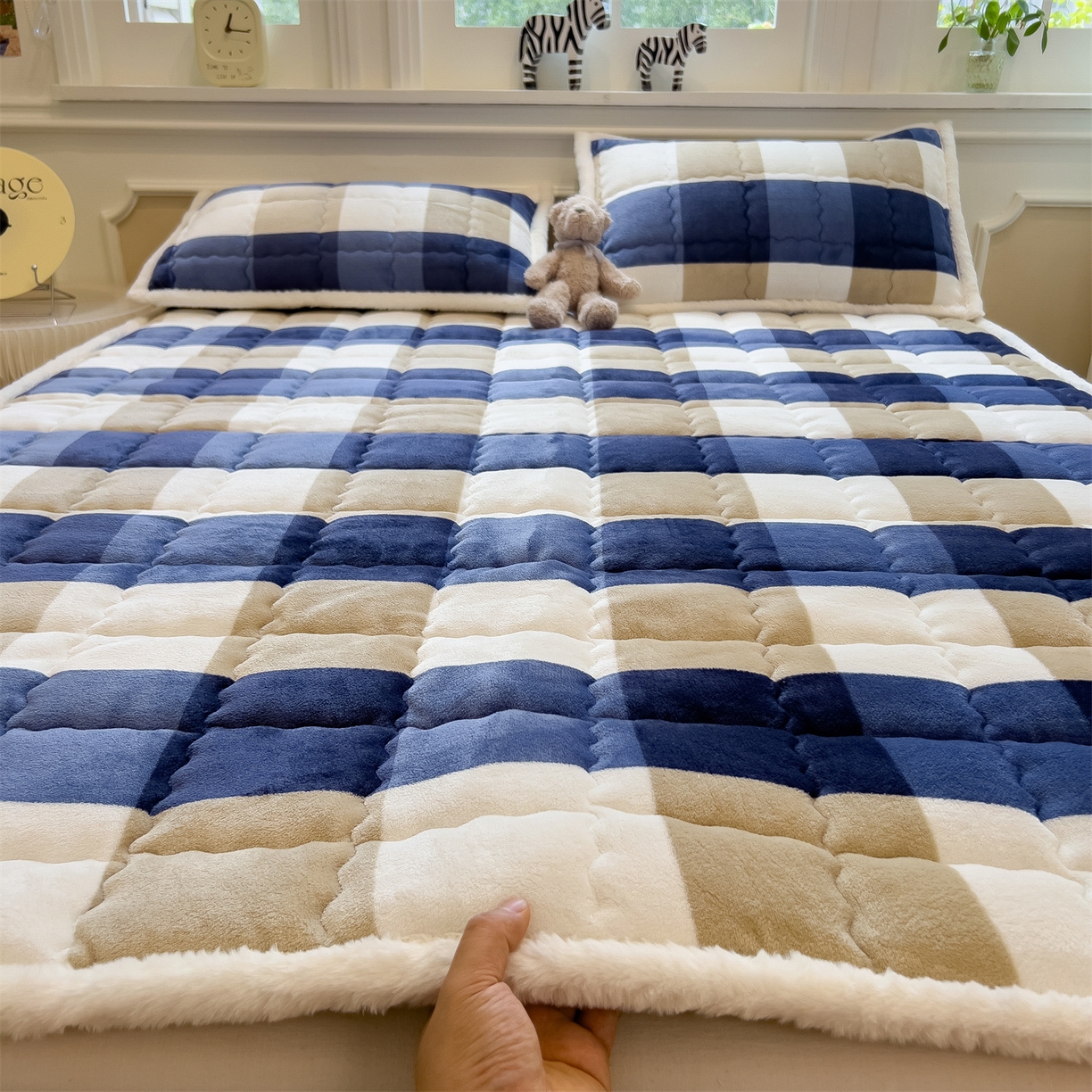91家纺网 家纺一手货源 找家纺 迪梦思家纺 2025新款A类牛奶绒无印风格子床褥床护垫学生床垫--大床图 平铺款-蓝简格