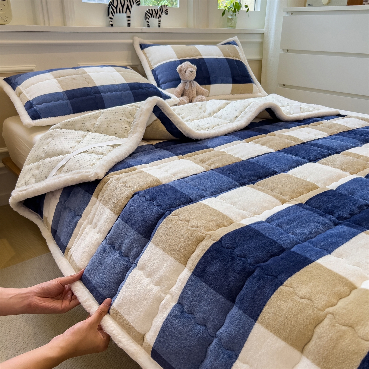 91家纺网 家纺一手货源 找家纺 迪梦思家纺 2025新款A类牛奶绒无印风格子床褥床护垫学生床垫--大床图 平铺款-蓝简格