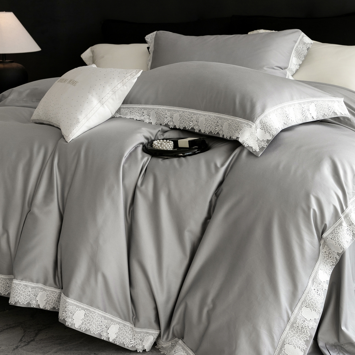 91家纺网 家纺一手货源 找家纺 馨蕊家居2025新款秋冬原创设计师轻奢风100支高定系列四件套-棉米朵 棉米朵-高级灰