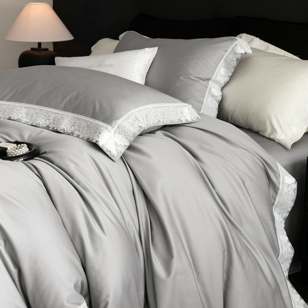 91家纺网 家纺一手货源 找家纺 馨蕊家居2025新款秋冬原创设计师轻奢风100支高定系列四件套-棉米朵 棉米朵-高级灰