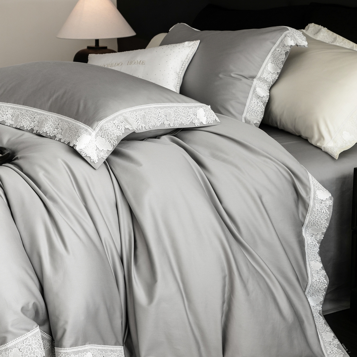 91家纺网 家纺一手货源 找家纺 馨蕊家居2025新款秋冬原创设计师轻奢风100支高定系列四件套-棉米朵 棉米朵-高级灰