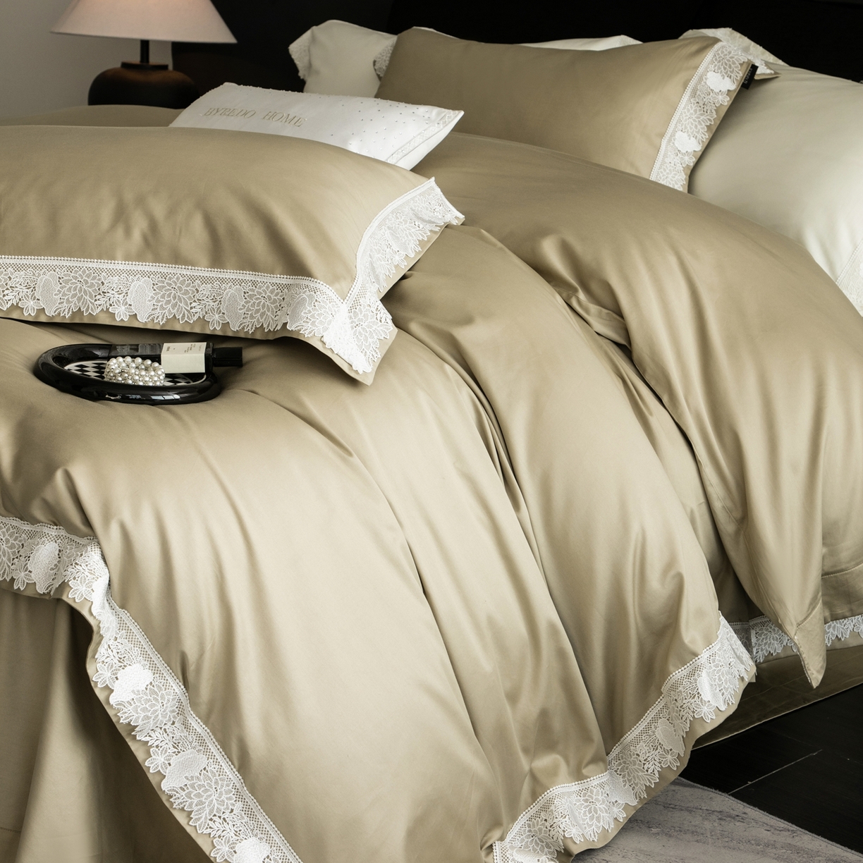 91家纺网 家纺一手货源 找家纺 馨蕊家居2025新款秋冬原创设计师轻奢风100支高定系列四件套-棉米朵 棉米朵-灰湖绿