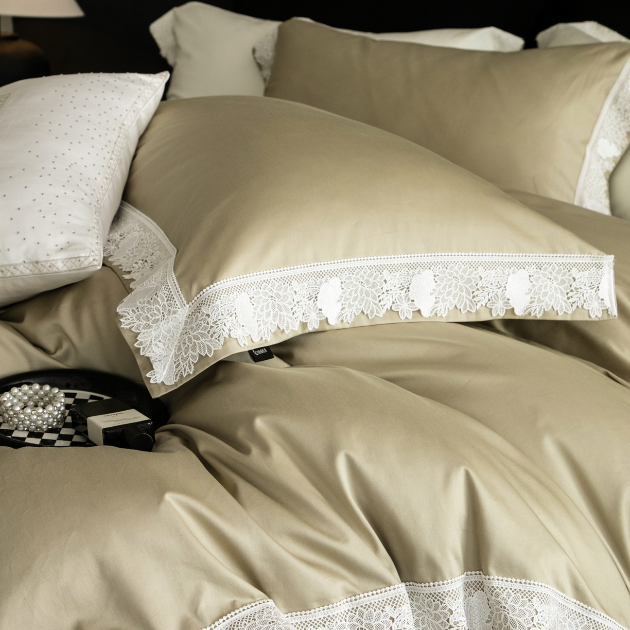 91家纺网 家纺一手货源 找家纺 馨蕊家居2025新款秋冬原创设计师轻奢风100支高定系列四件套-棉米朵 棉米朵-灰湖绿