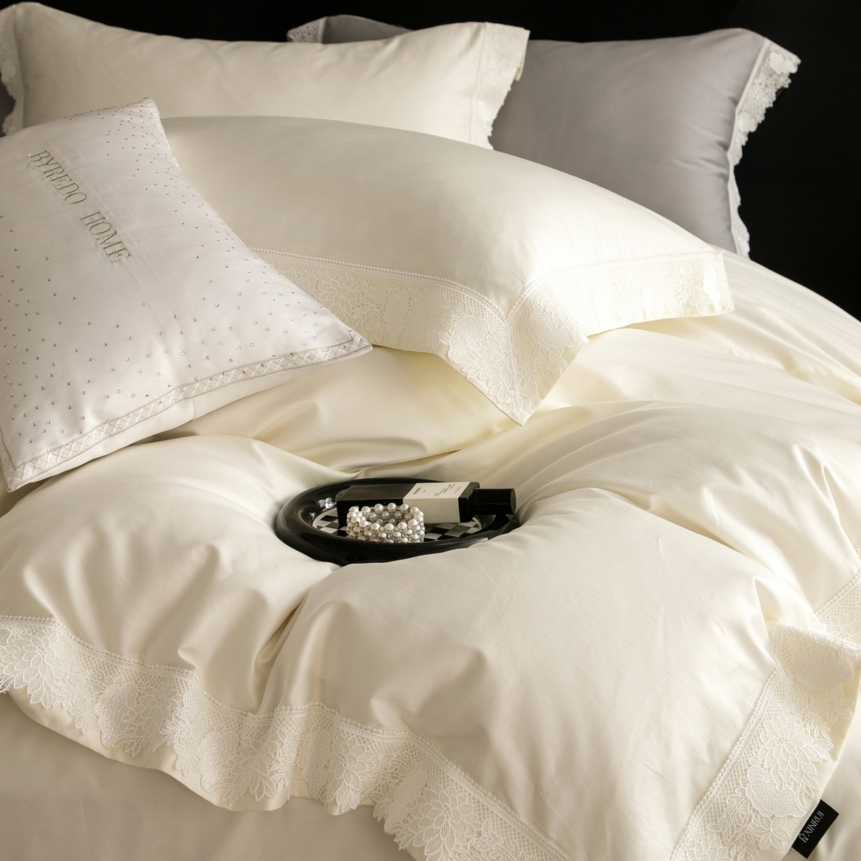 91家纺网 家纺一手货源 找家纺 馨蕊家居2025新款秋冬原创设计师轻奢风100支高定系列四件套-棉米朵 棉米朵-月光白