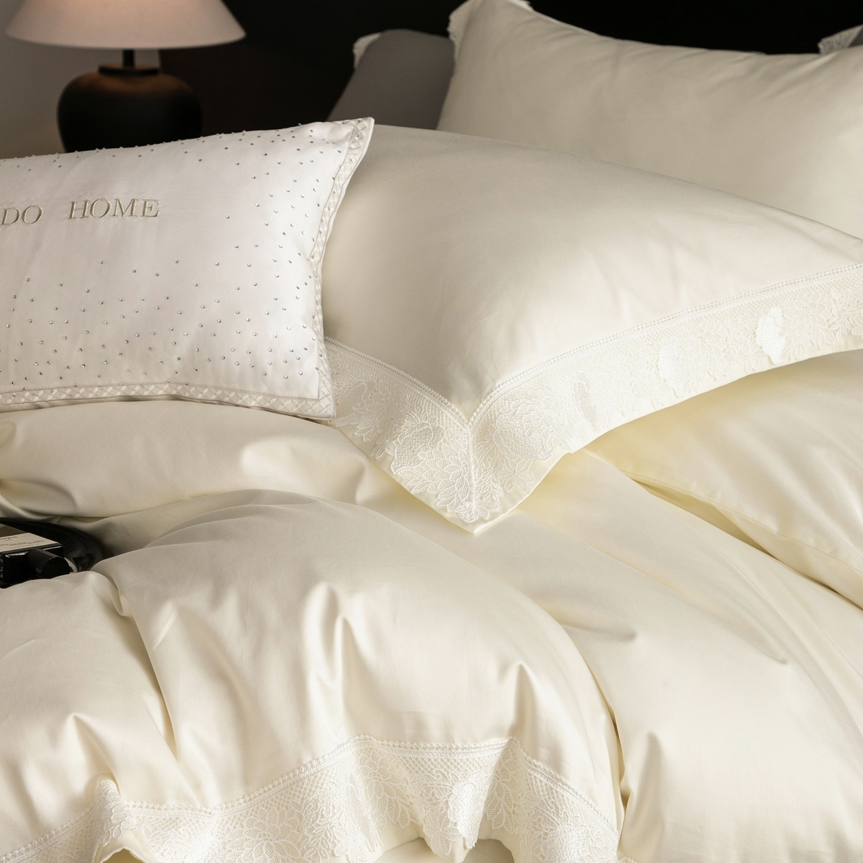 91家纺网 家纺一手货源 找家纺 馨蕊家居2025新款秋冬原创设计师轻奢风100支高定系列四件套-棉米朵 棉米朵-月光白