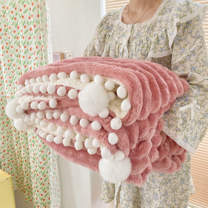 91家纺网 家纺一手货源 找家纺 潮邦创意家居 2025新款宽条球毯大抽条配羊羔绒立体工艺绒毯毛毯盖毯 宽条球毯豆沙