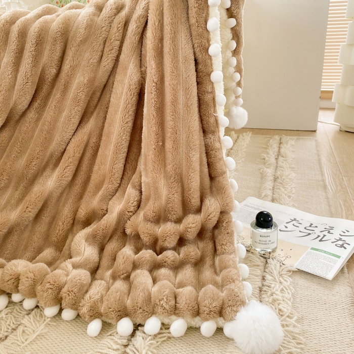 91家纺网 家纺一手货源 找家纺 潮邦创意家居 2025新款宽条球毯大抽条配羊羔绒立体工艺绒毯毛毯盖毯 宽条球毯奶咖