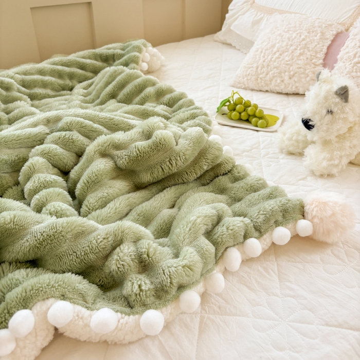 91家纺网 家纺一手货源 找家纺 （总）潮邦创意家居 2025新款宽条球毯大抽条配羊羔绒立体工艺绒毯毛毯盖毯