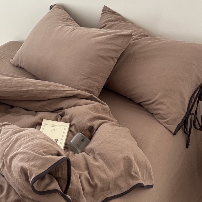 91家纺网 家纺一手货源 找家纺 FORTWO家纺原创设计（FOR TWO家纺） 2025新款双层纱撞色包边蝴蝶结款四件套-海盐 海盐-黑巧