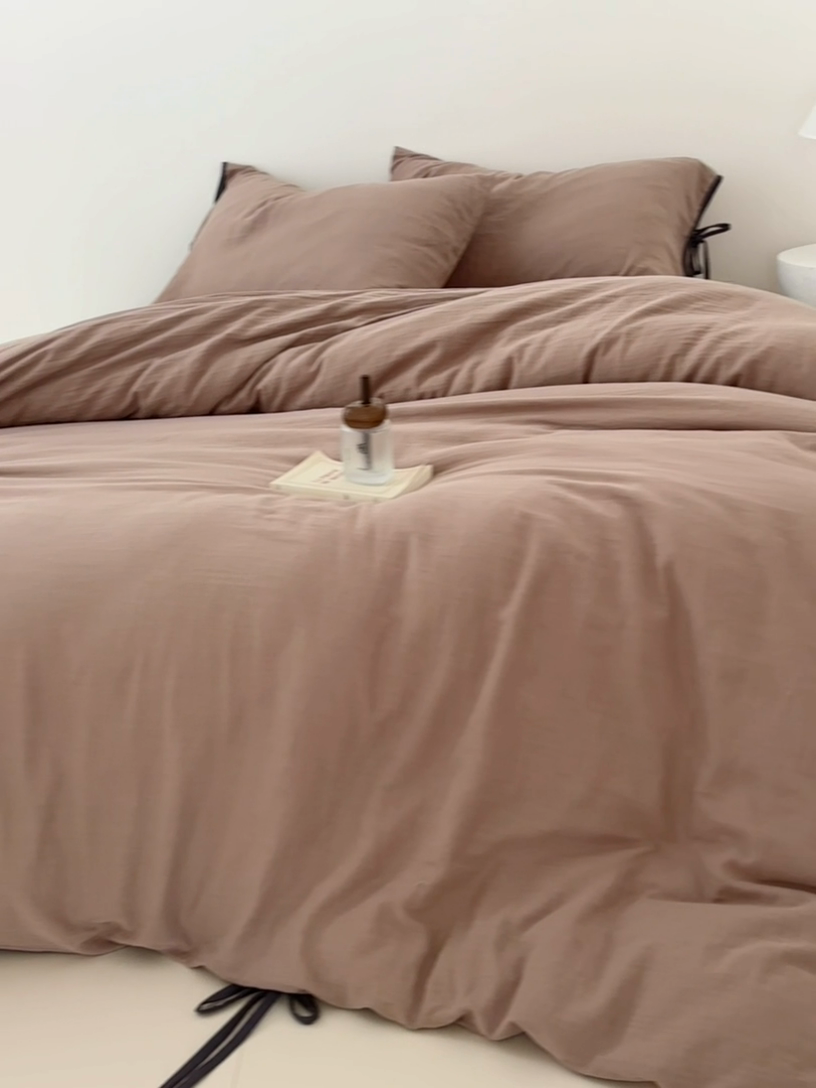 91家纺网 家纺一手货源 找家纺 FORTWO家纺原创设计（FOR TWO家纺） 2025新款双层纱撞色包边蝴蝶结款四件套-海盐 海盐-黑巧