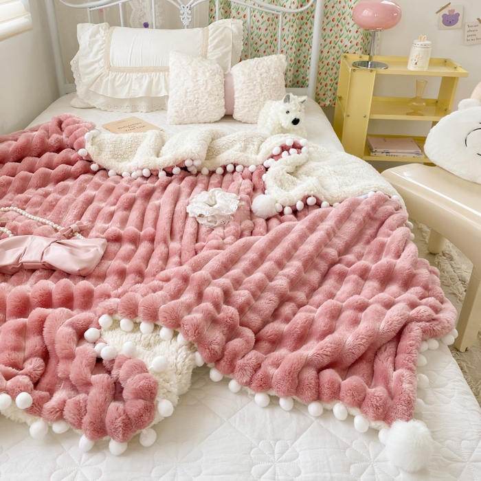 91家纺网 家纺一手货源 找家纺 潮邦创意家居 2025新款宽条球毯大抽条配羊羔绒立体工艺绒毯毛毯盖毯 宽条球毯豆沙