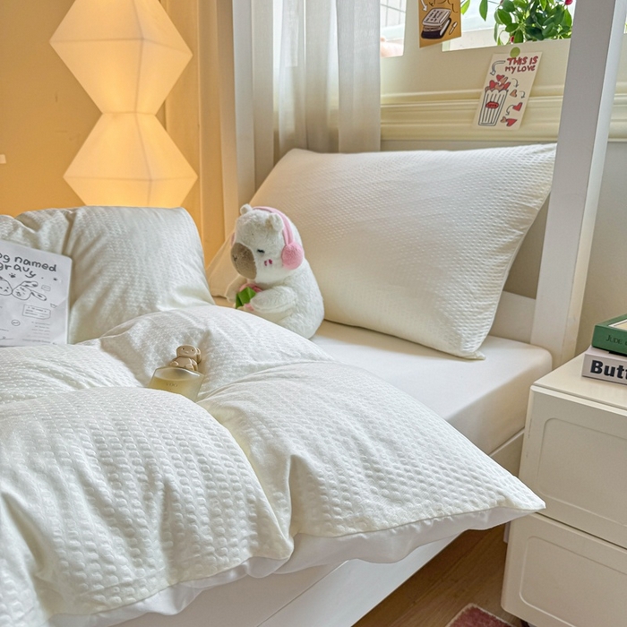 91家纺网 家纺一手货源 找家纺 麒东家纺 2025新款圆豆纱华夫格学生三件套 米白