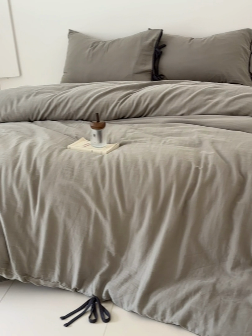 91家纺网 家纺一手货源 找家纺 FORTWO家纺原创设计（FOR TWO家纺） 2025新款双层纱撞色包边蝴蝶结款四件套-海盐 海盐-冰川灰