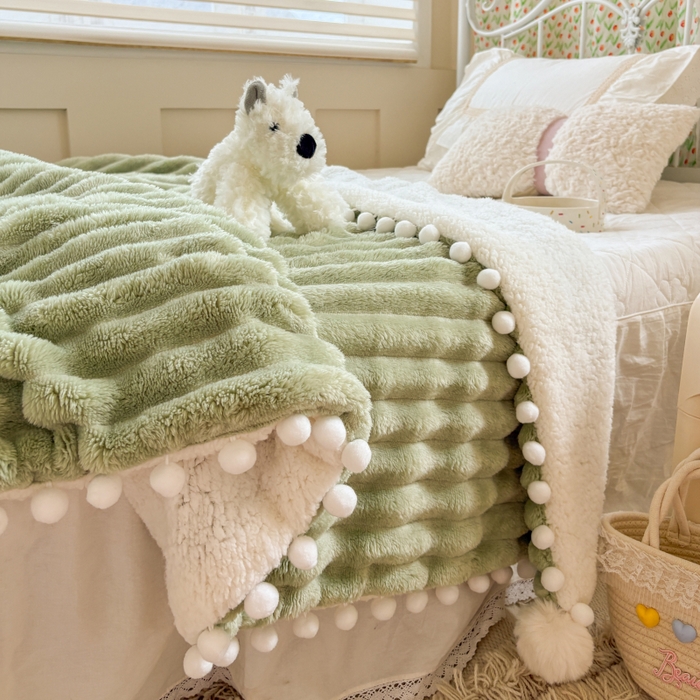 91家纺网 家纺一手货源 找家纺 （总）潮邦创意家居 2025新款宽条球毯大抽条配羊羔绒立体工艺绒毯毛毯盖毯