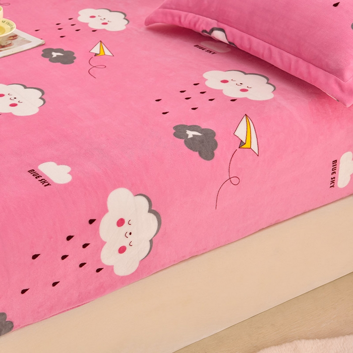 91家纺网 家纺一手货源 找家纺 圣楚家纺 2025新款牛奶绒床笠 甜美约定